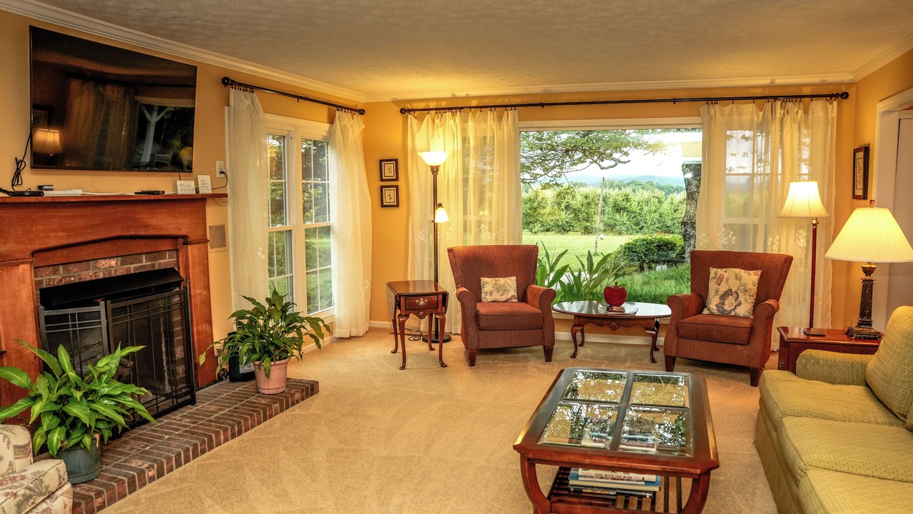 Photo of Livingroom in Hendersonville