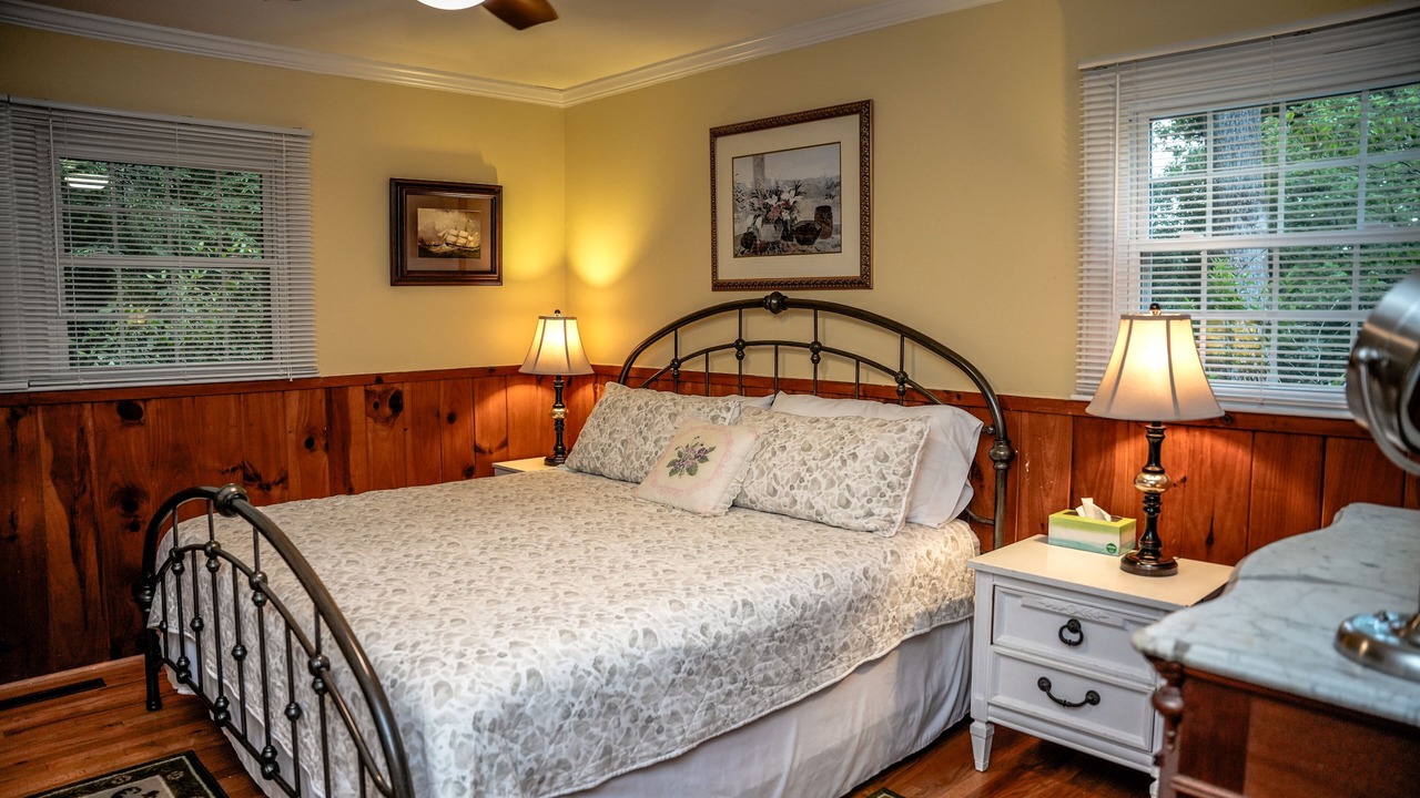 Photo of Bedroom in Hendersonville