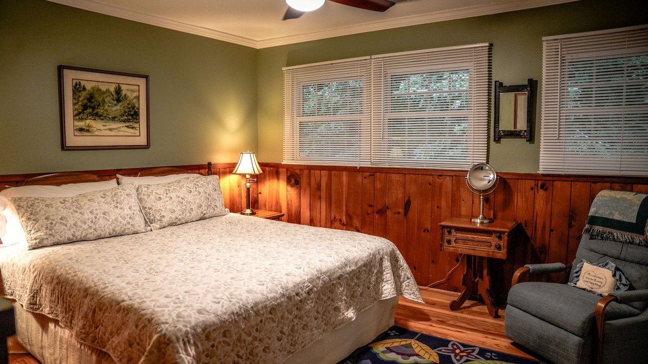 Photo of Bedroom in Hendersonville