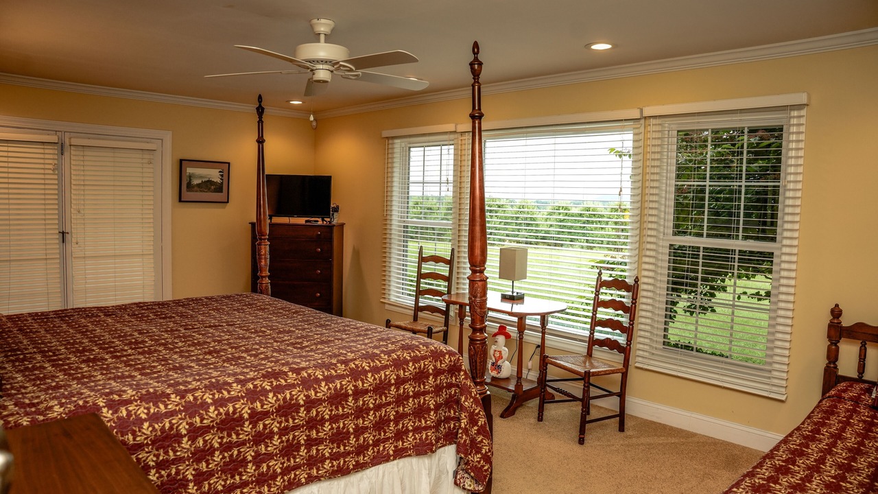 Photo of Bedroom in Hendersonville