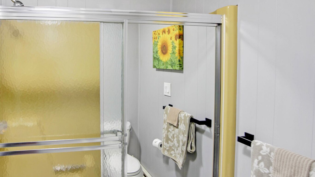 Photo of Bathroom in Gaines