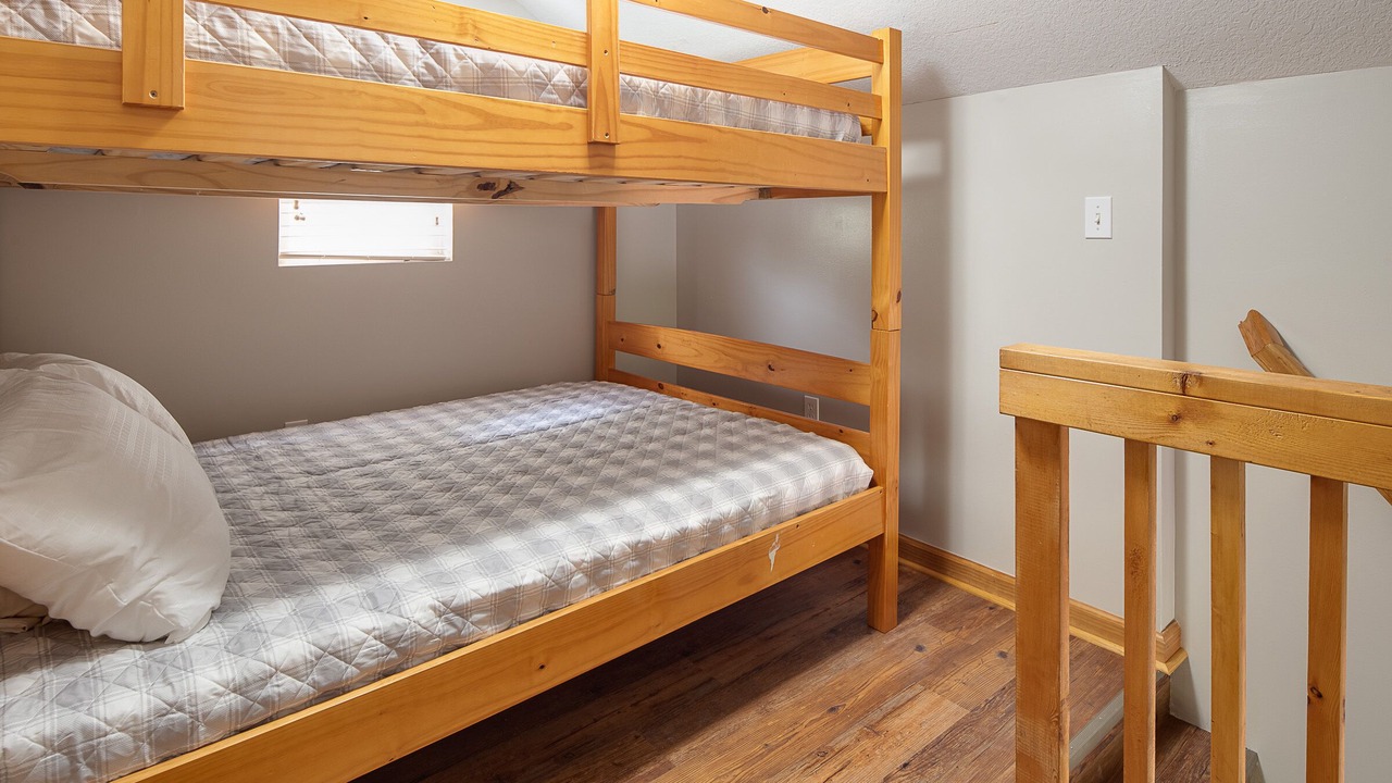 Photo of Bedroom in Lakeside Estates