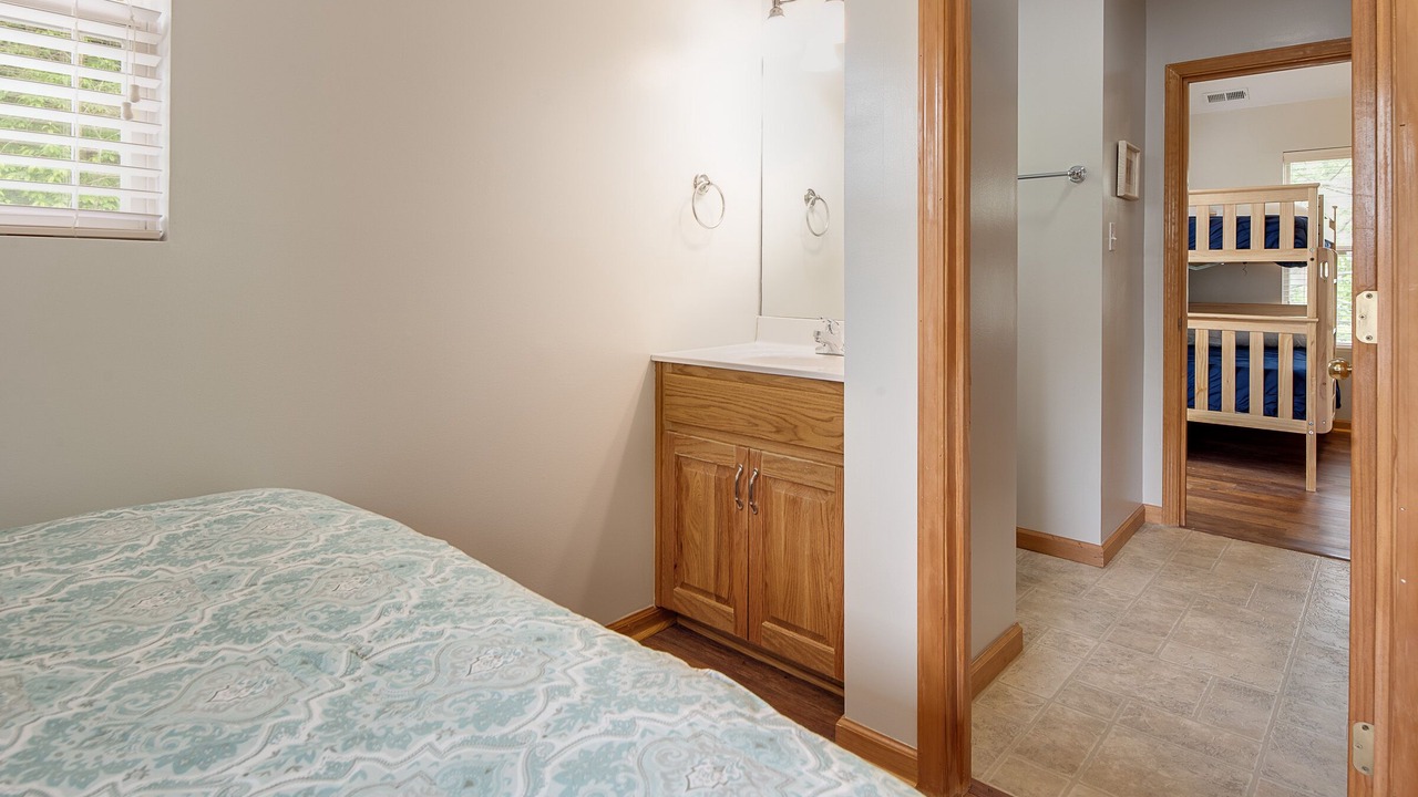 Photo of Bedroom in Lakeside Estates