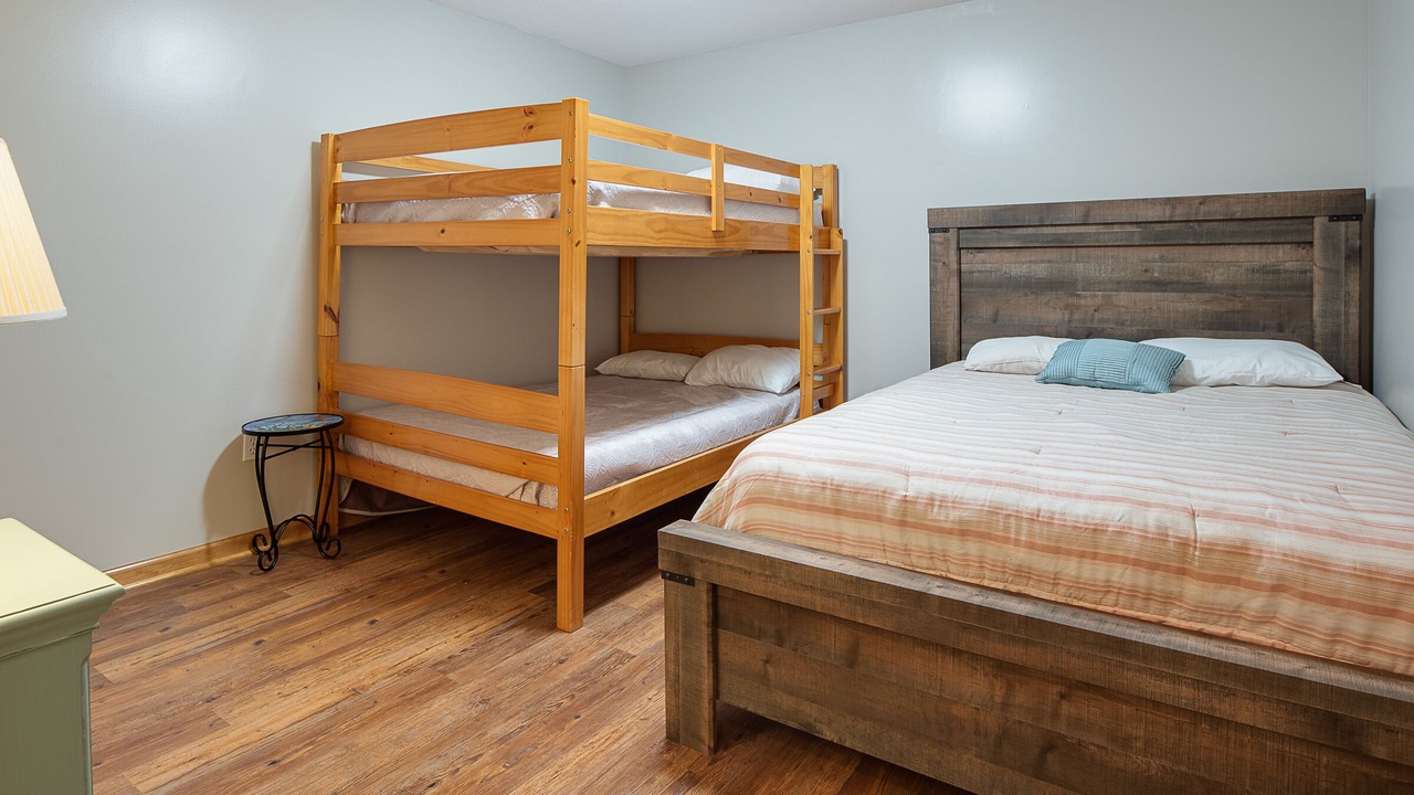 Photo of Bedroom in Lakeside Estates
