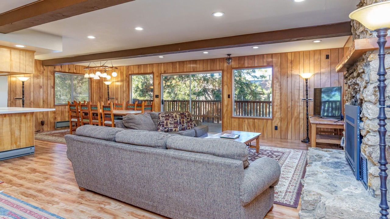 Photo of Livingroom in Yosemite West