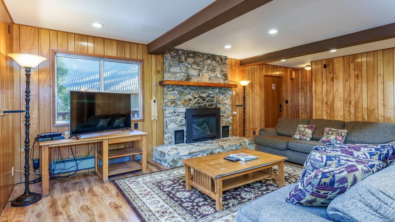 Photo of Livingroom in Yosemite West