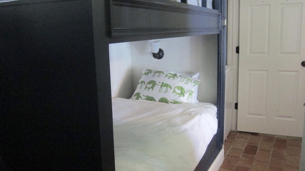Photo of Bedroom in Leasburg