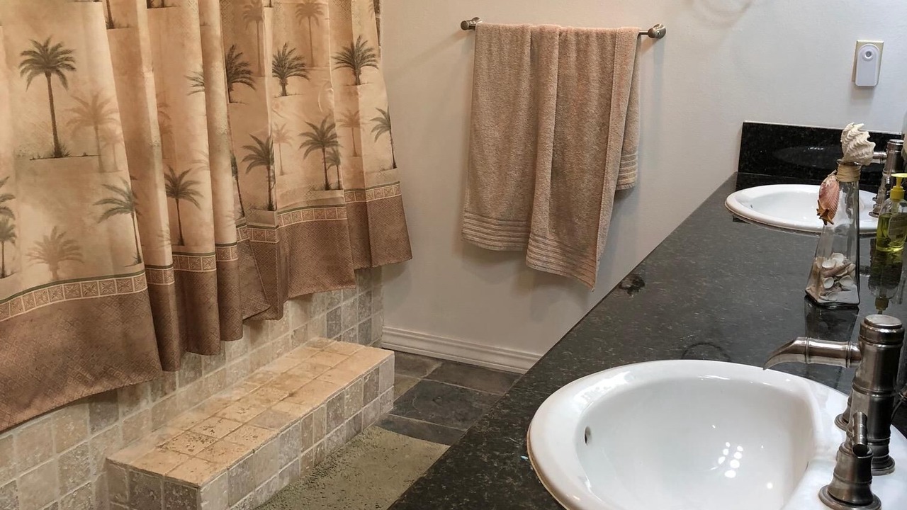 Photo of Bathroom in Papaikou