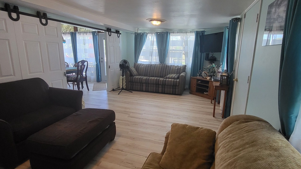 Photo of Livingroom in Sunrise Beach