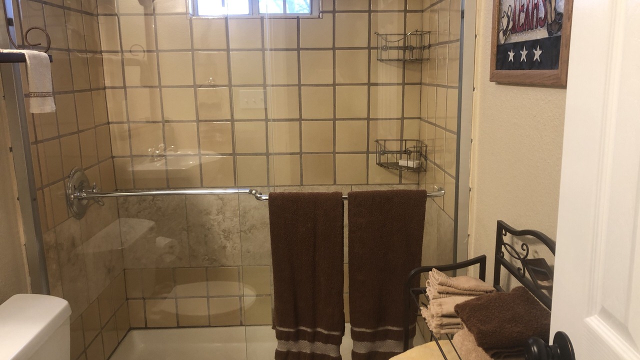 Photo of Bathroom in Pottsboro