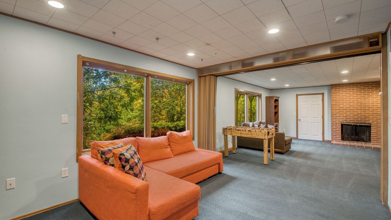 Photo of Livingroom in West Haven-Sylvan