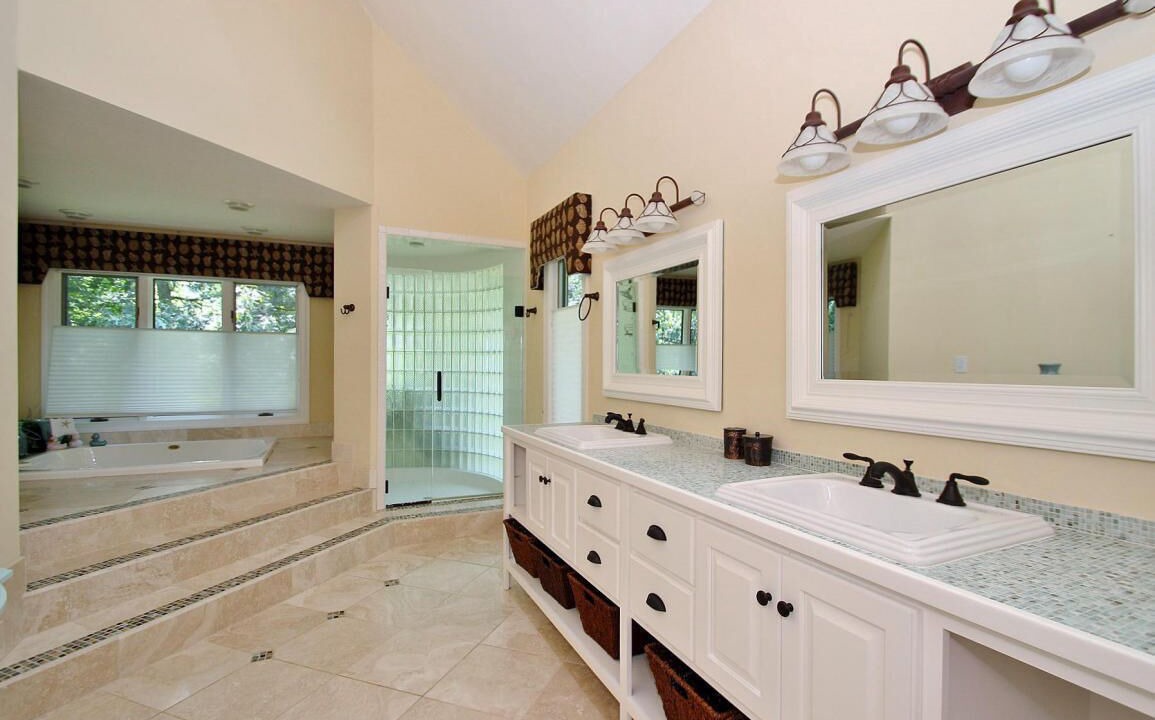 Photo of Bathroom in Huddleston
