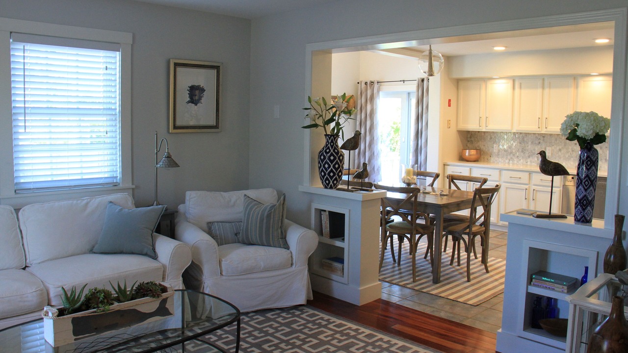 Photo of Livingroom in West of Town