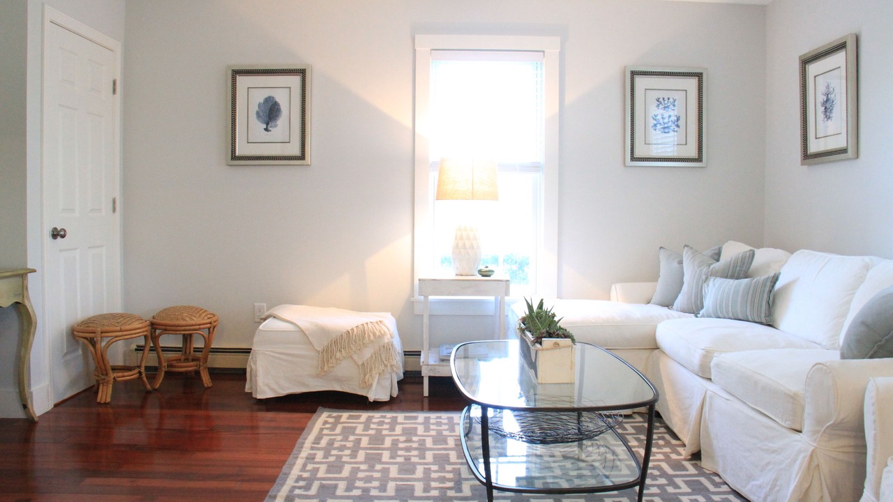 Photo of Livingroom in West of Town