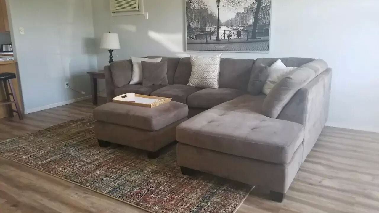 Photo of Livingroom in Brownstown