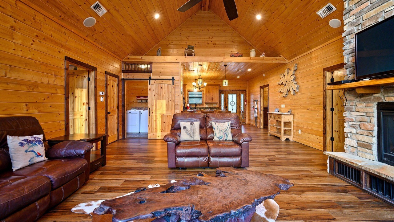Photo of Livingroom in Broken Bow