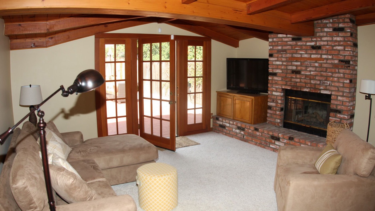 Photo of Livingroom in Pierpont Bay