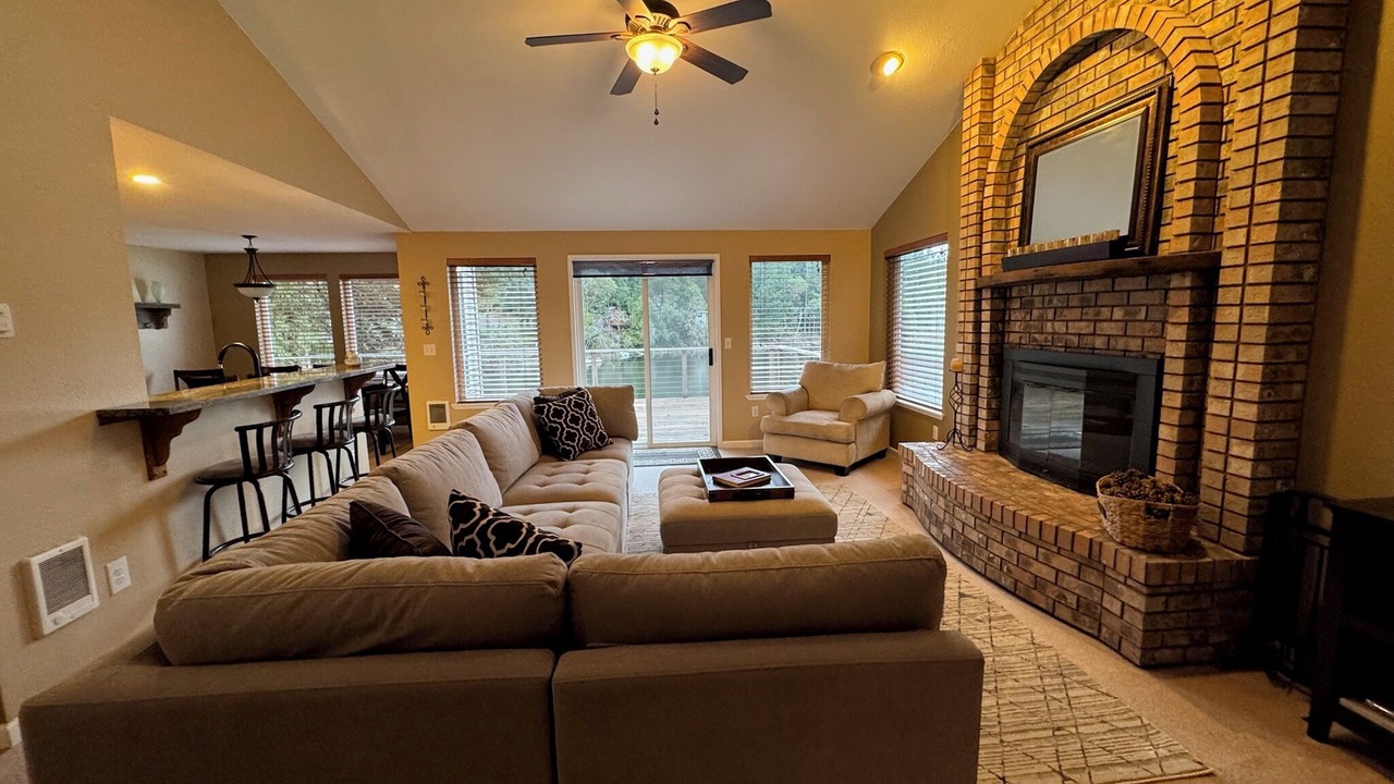 Photo of Livingroom in Anderson Island