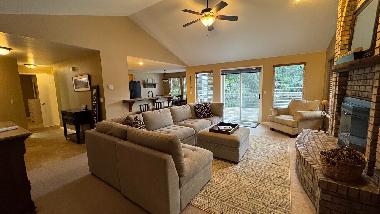 Photo of Livingroom in Anderson Island