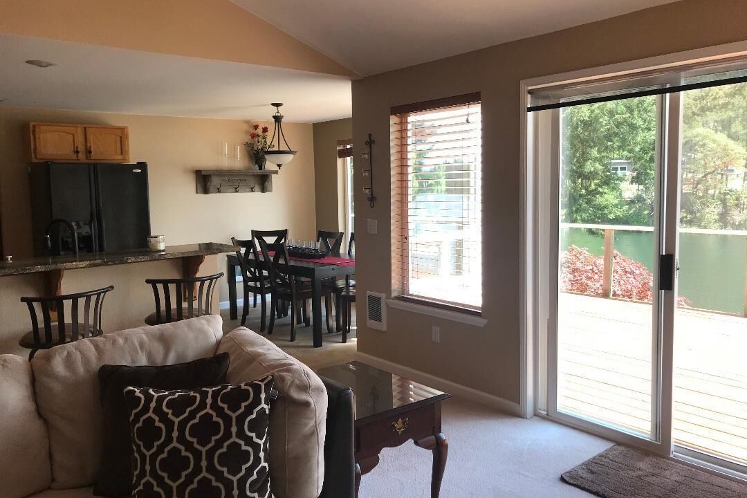 Photo of Livingroom in Anderson Island