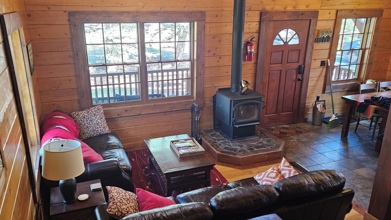 Photo of Livingroom in West Glacier