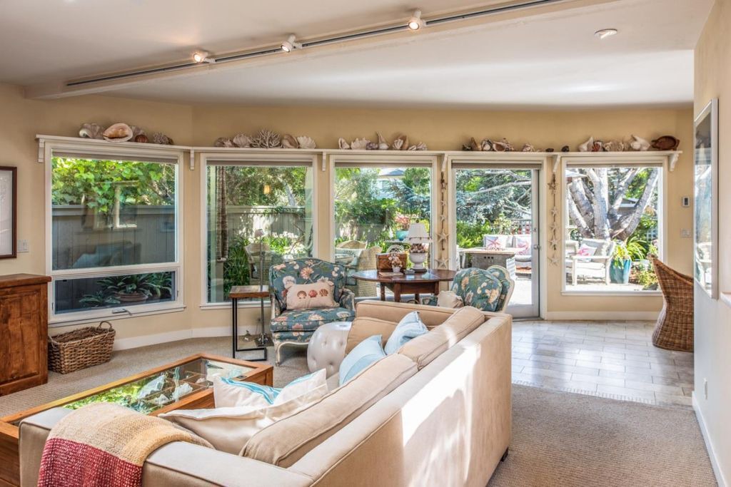 Photo of Livingroom in Carmel Point