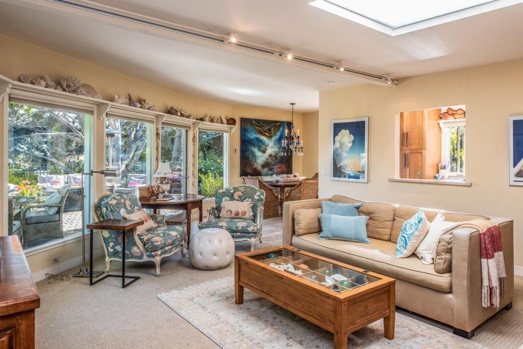 Photo of Livingroom in Carmel Point