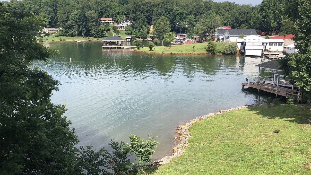 Photo of Others in Smith Mountain Lake