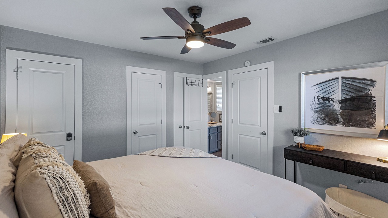 Photo of Bedroom in Granbury
