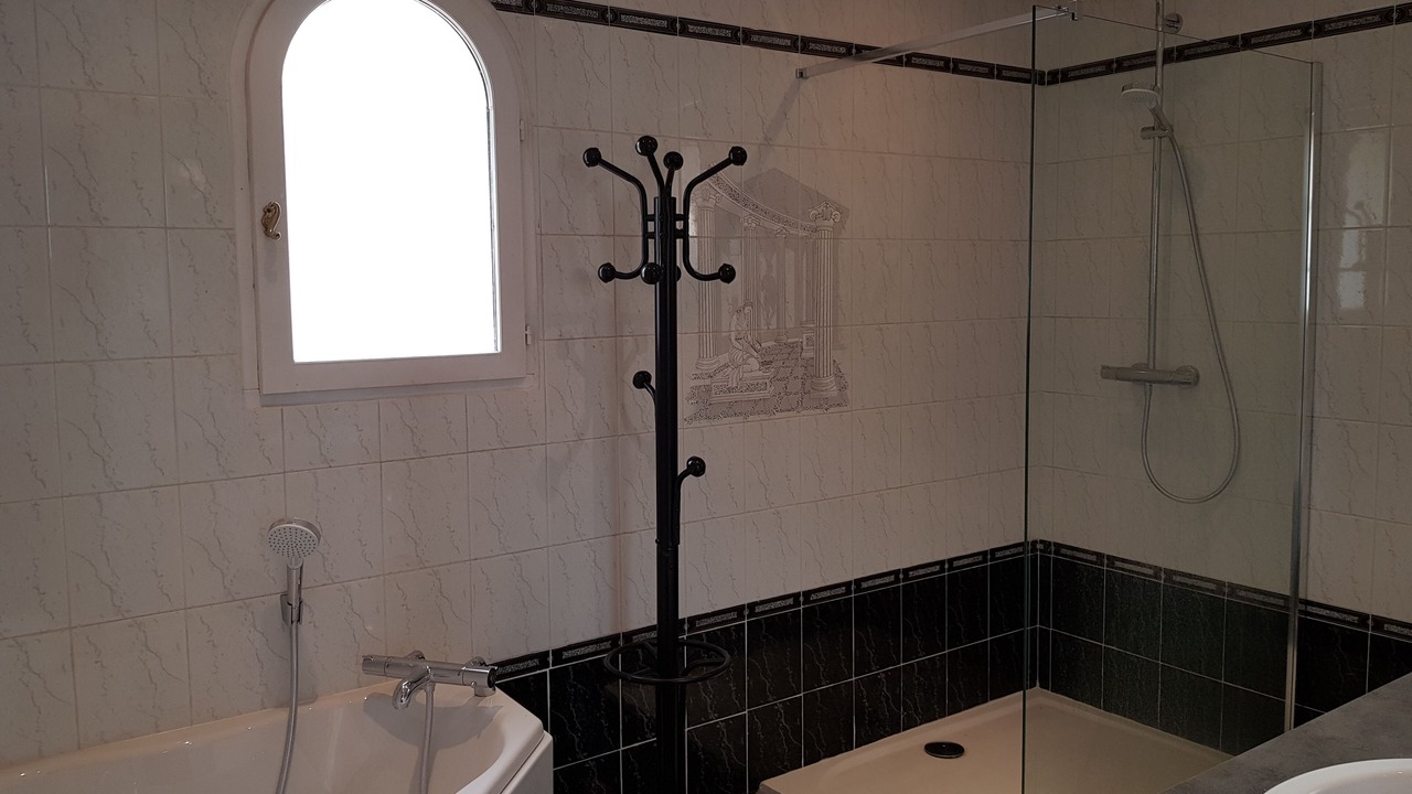 Photo of Bathroom in Bouc-Bel-Air