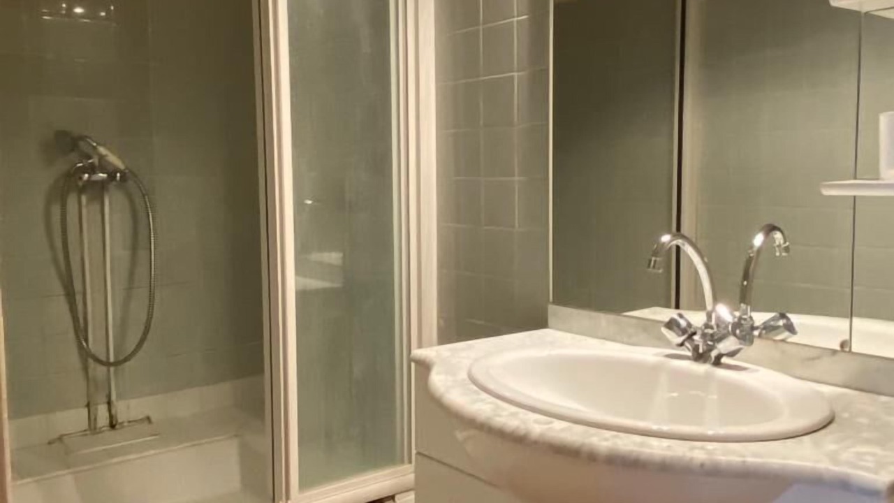 Photo of Bathroom in Thuir