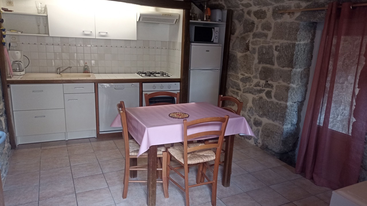 Photo of Kitchen in Sainte-Marguerite-Lafigere