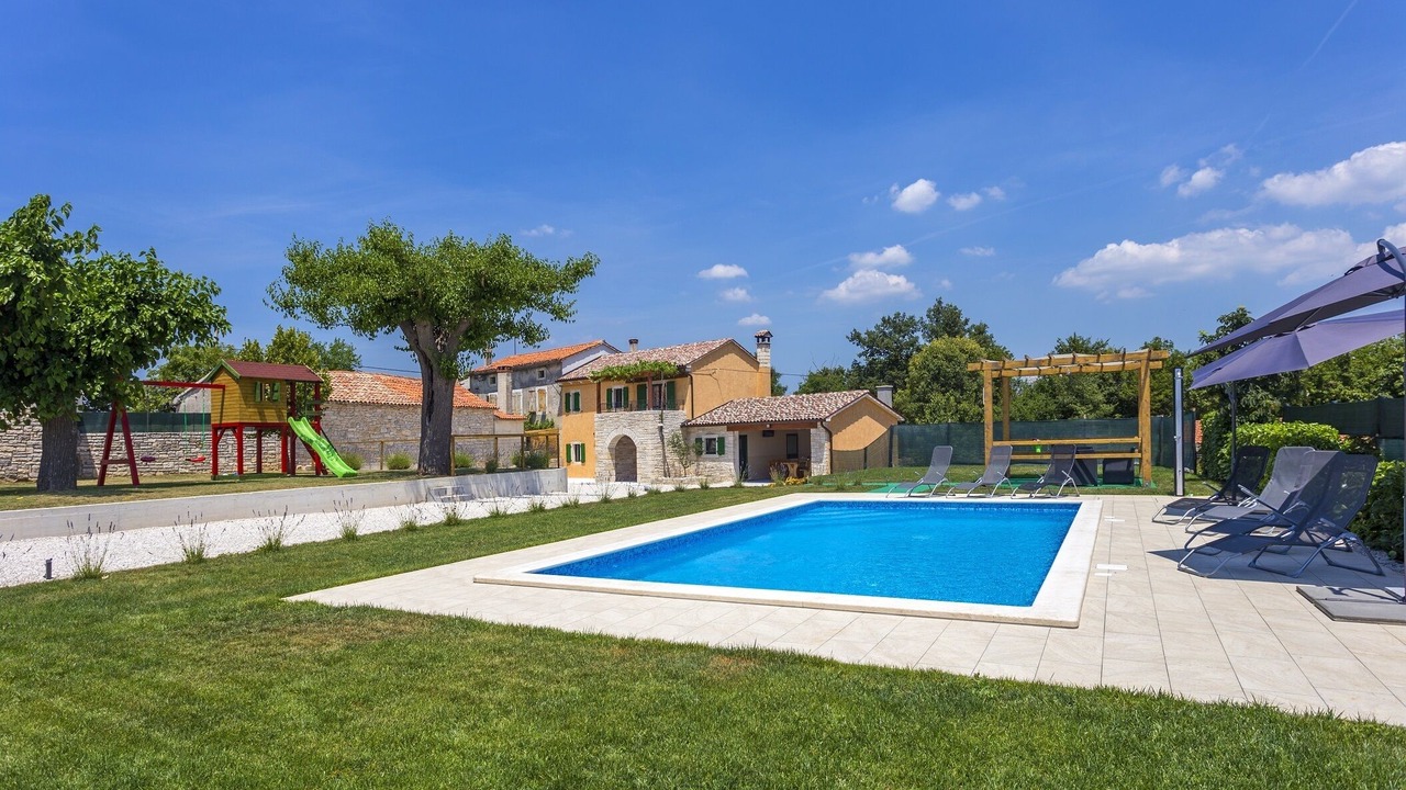 Photo of Outdoor in Muzini