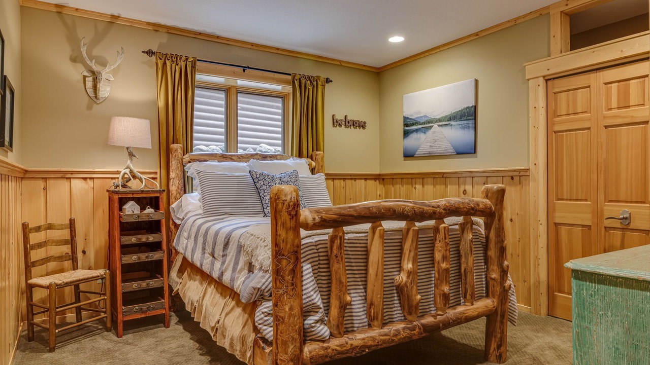 Photo of Bedroom in Crosslake