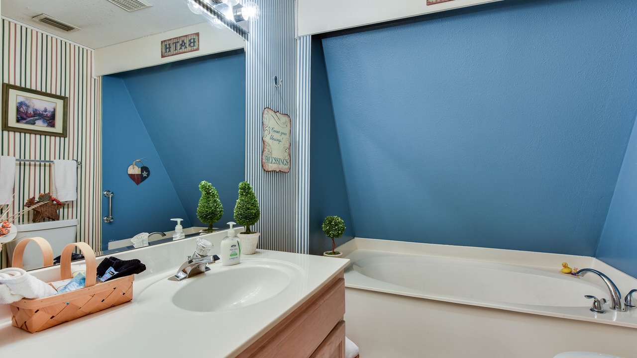 Photo of Others in Oakland Estates