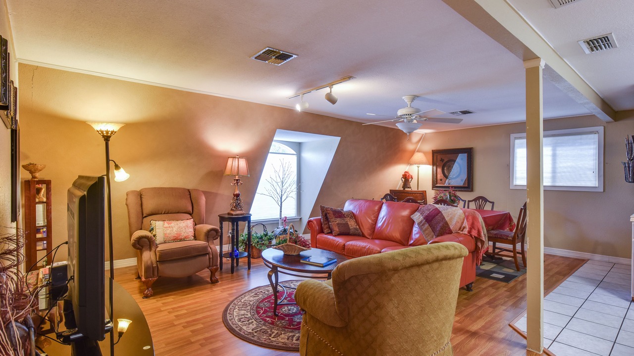 Photo of Bedroom in Oakland Estates