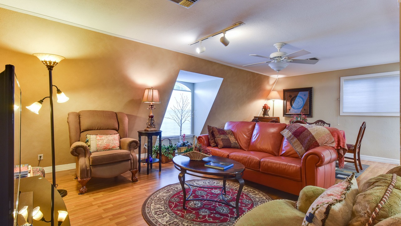 Photo of Bedroom in Oakland Estates