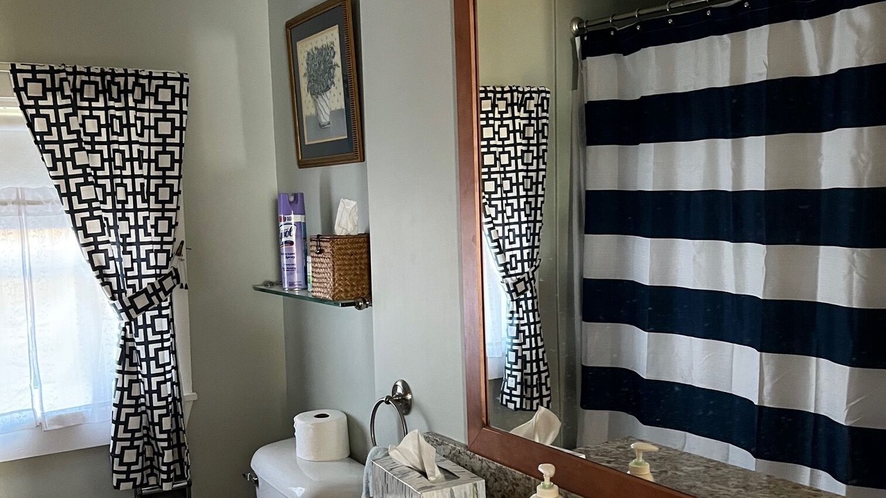 Photo of Bathroom in New Harbor