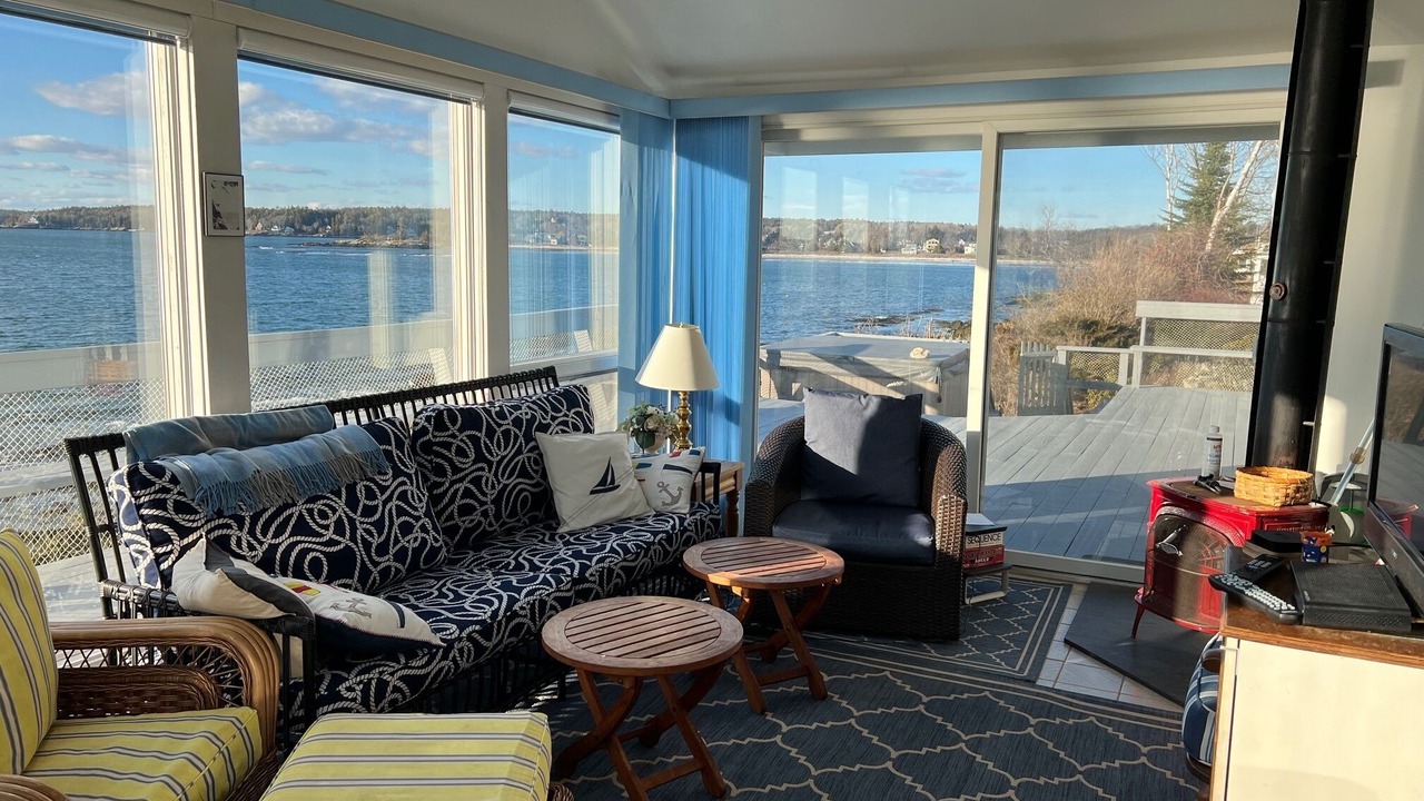 Photo of Livingroom in New Harbor