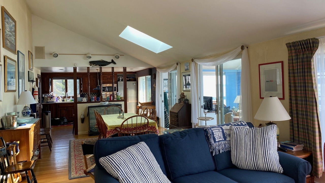 Photo of Livingroom in New Harbor
