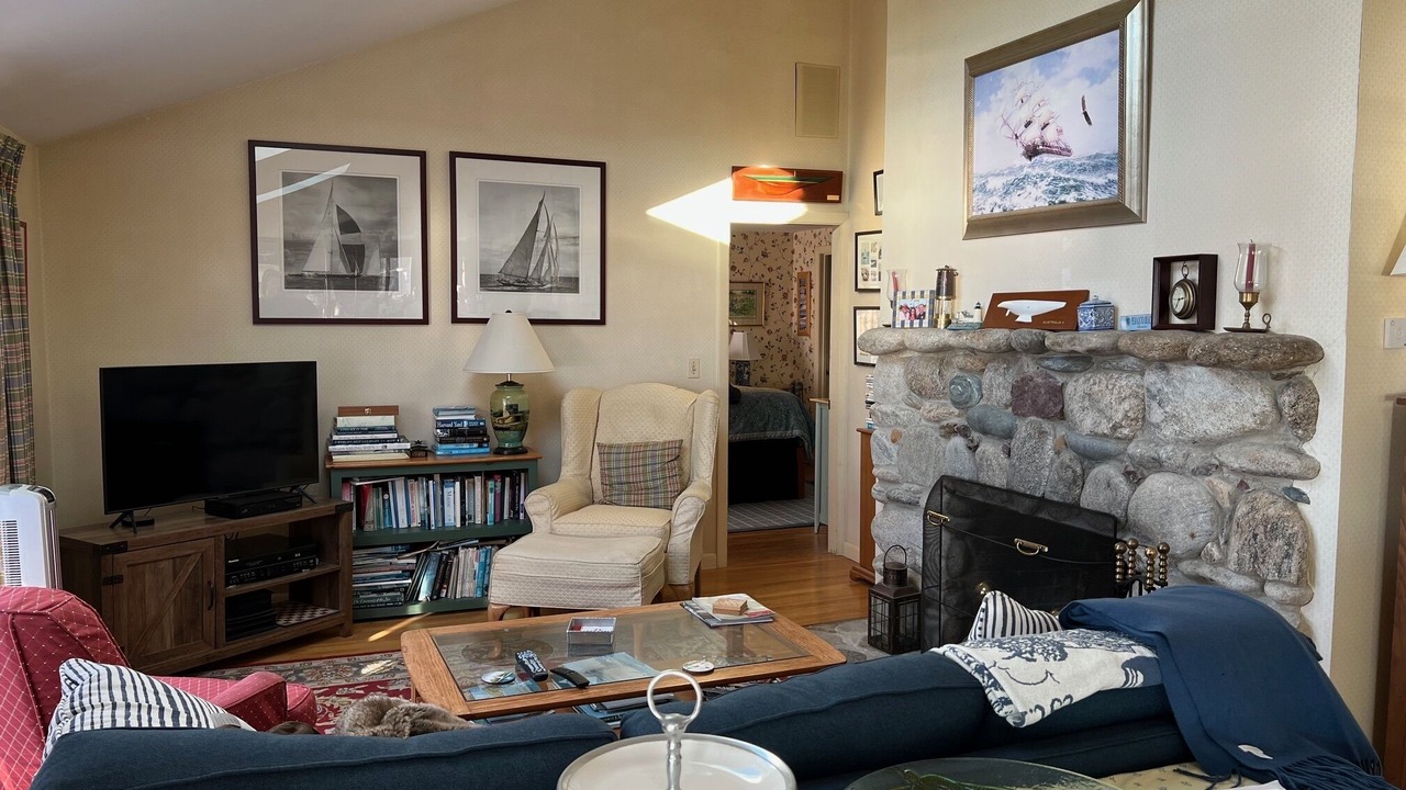 Photo of Livingroom in New Harbor