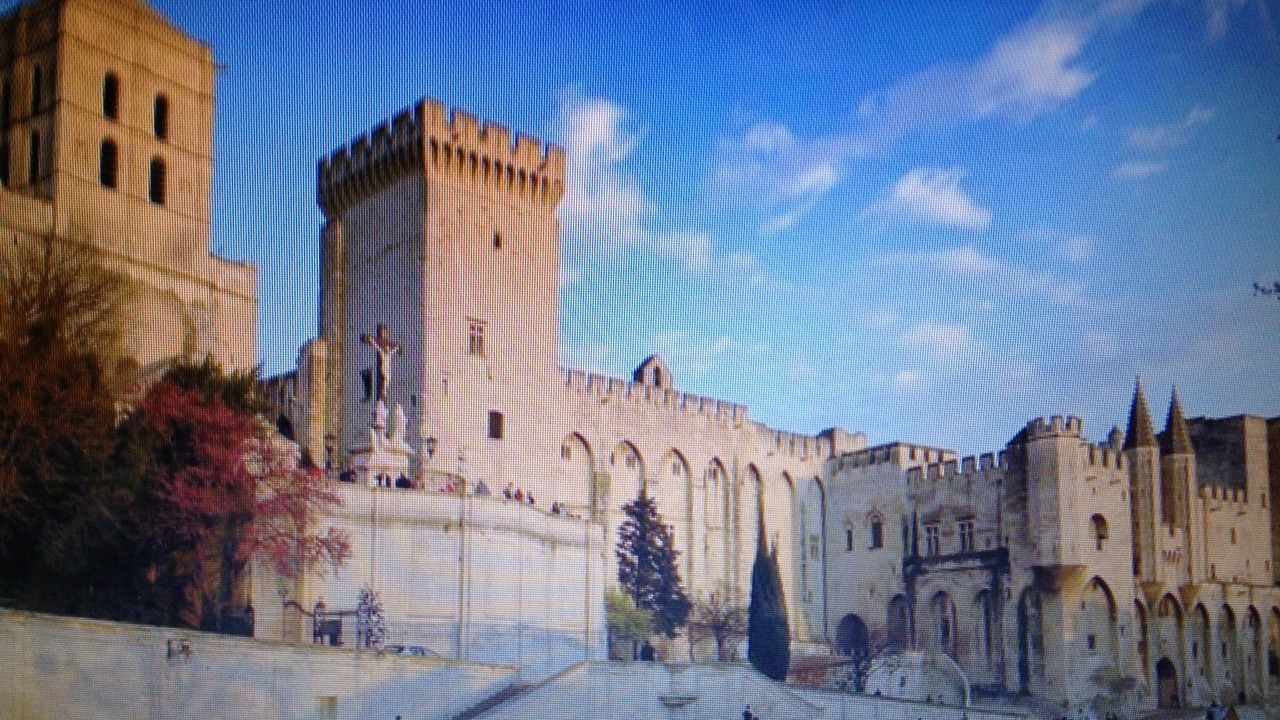 Photo of Others in Tavel