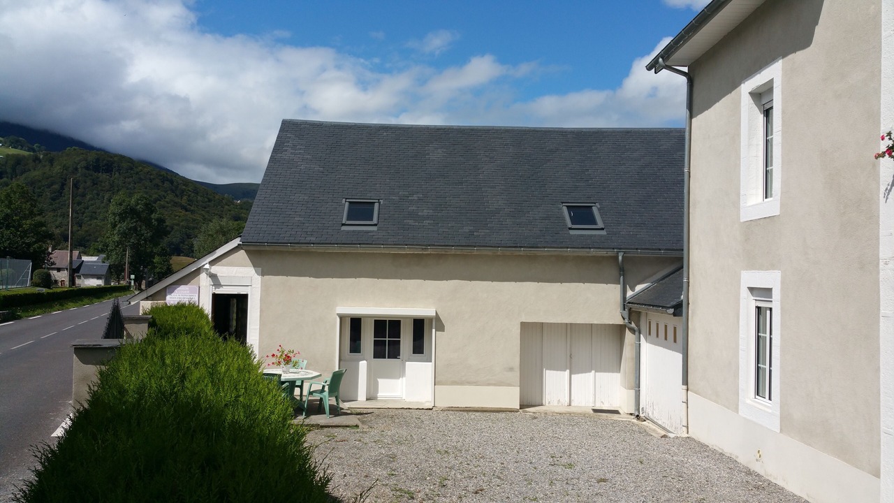 Photo of Outdoor in Campan