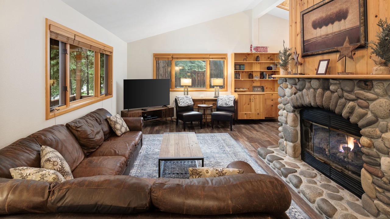 Photo of Livingroom in Tahoma