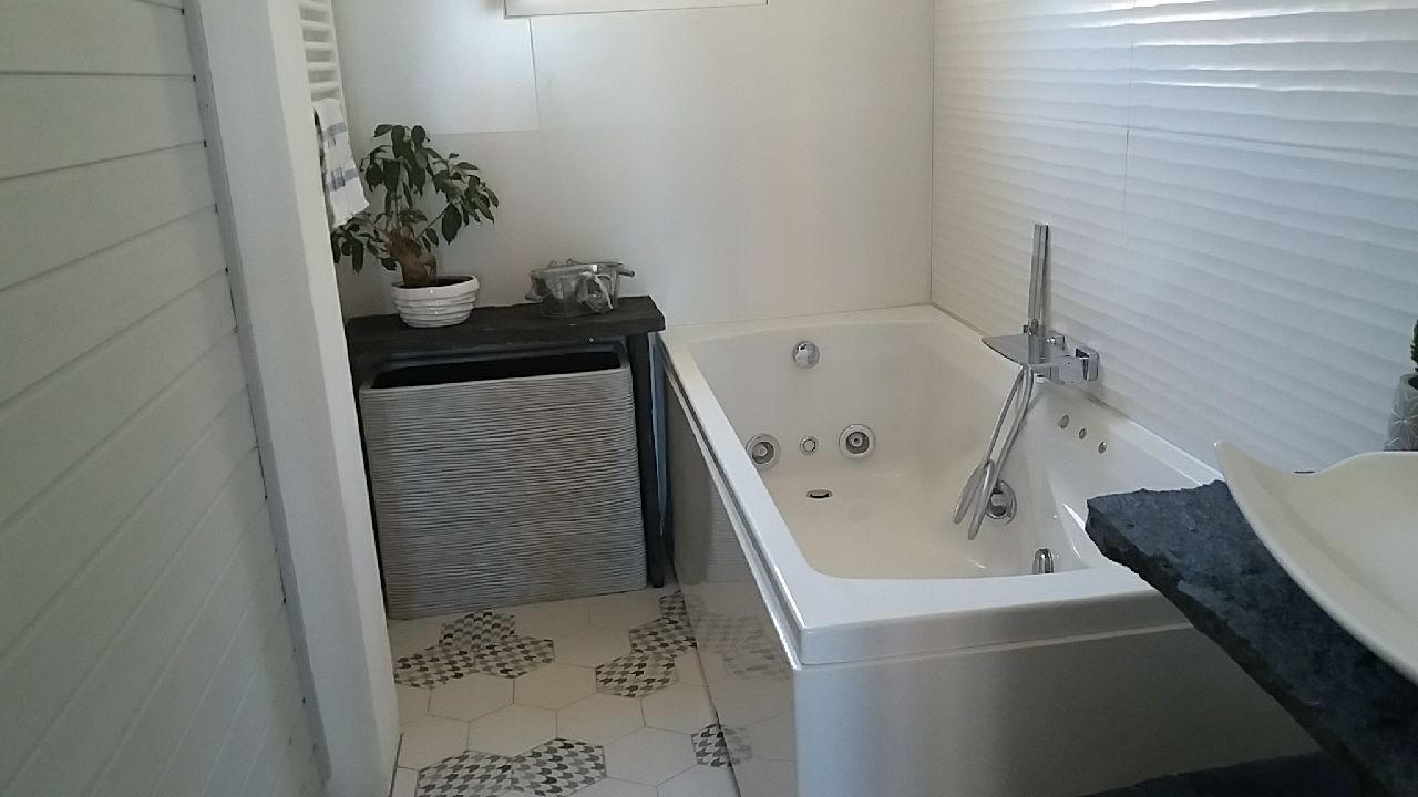 Photo of Bathroom in Ensues-la-Redonne