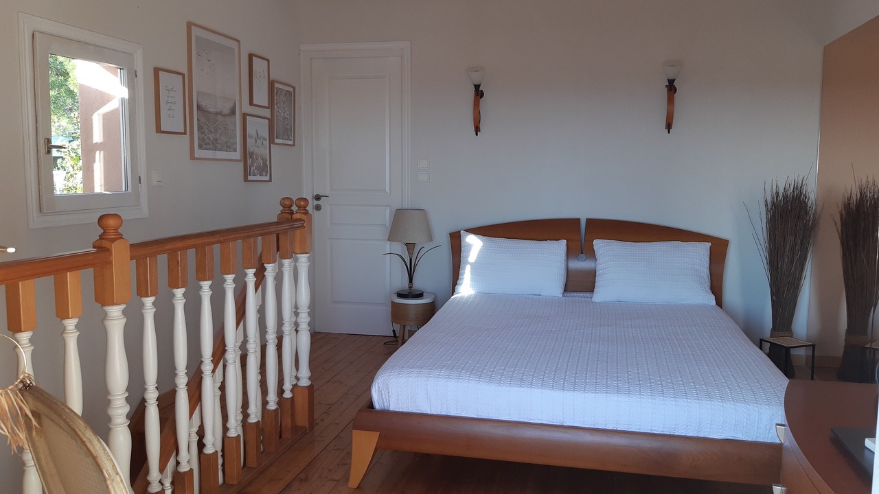 Photo of Bedroom in Ensues-la-Redonne