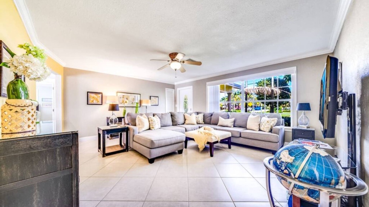 Photo of Livingroom in Cypress Lakes