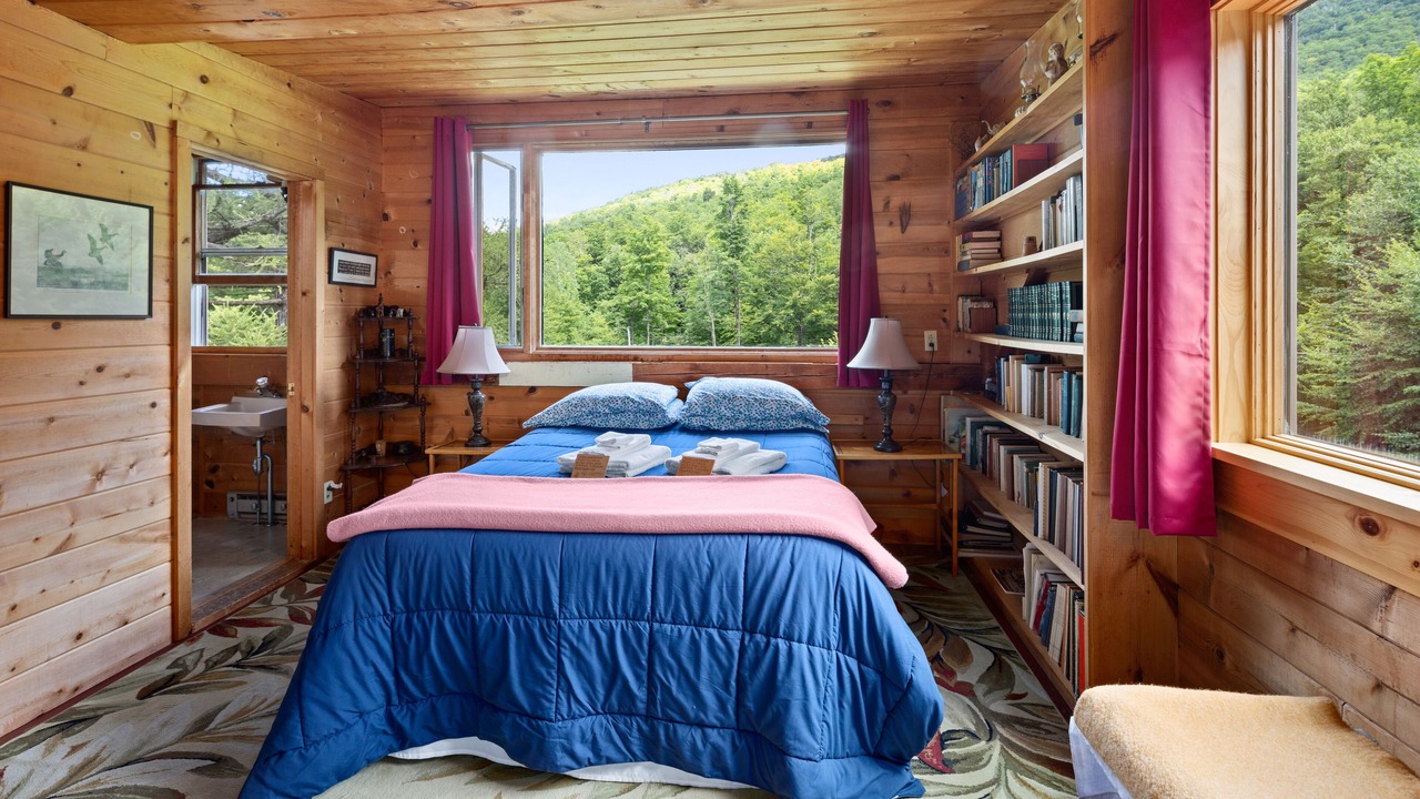 Photo of Bedroom in Underhill