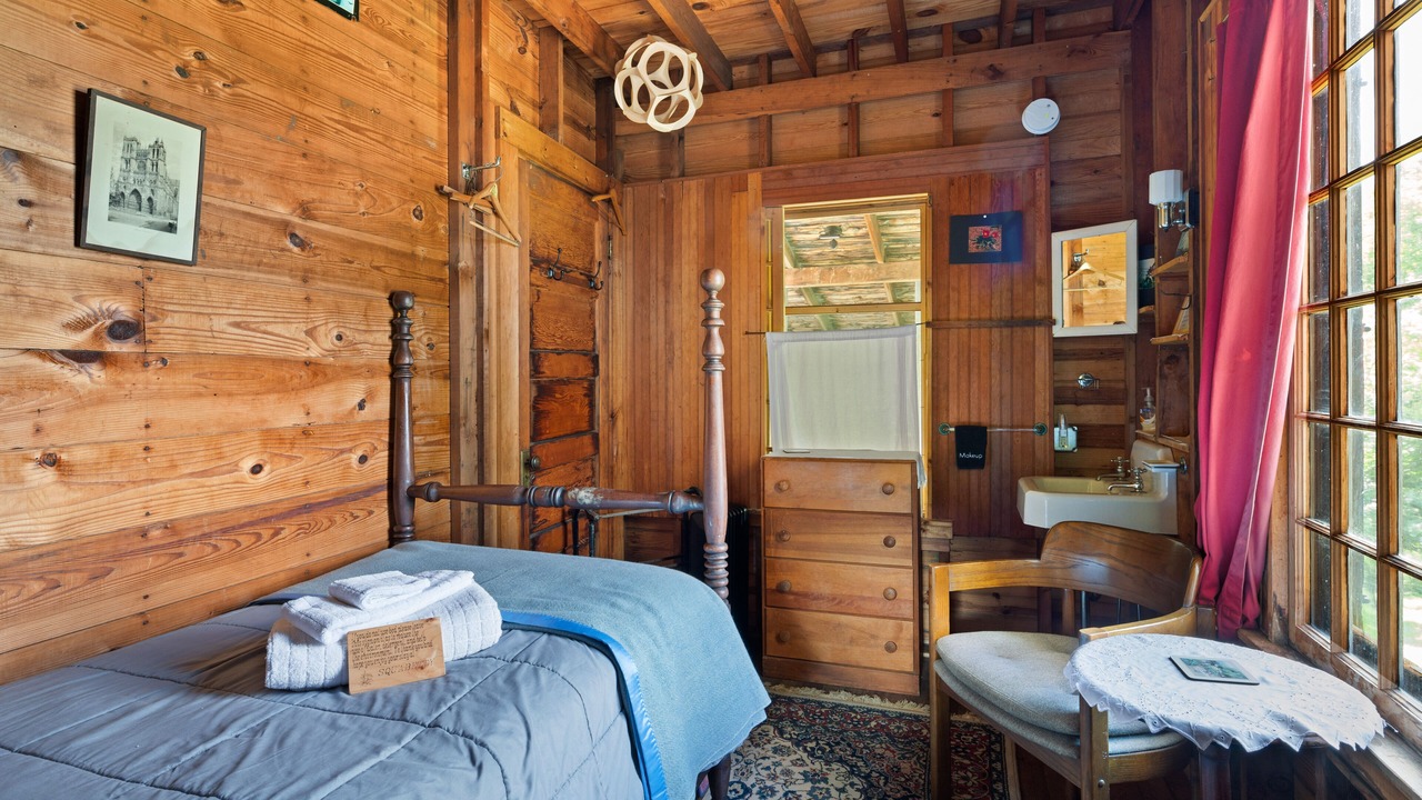 Photo of Bedroom in Underhill