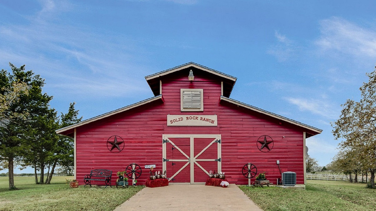Photo of Outdoor in Carmine